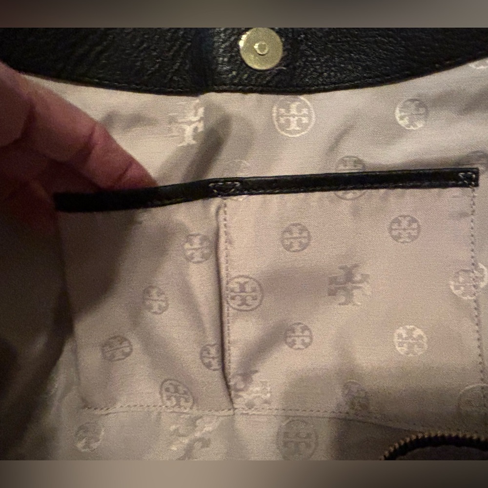 Tory Burch - Black Leather Bag/Tote with Gold Emblem & Details - NEW - Picture 9 of 12